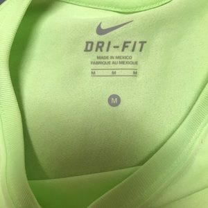 ✨NIKE green shirt sleeve workout shirt